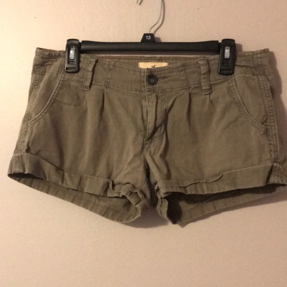 Hollister So-Cal Stretch rolled hem shorts - Picture 1 of 4